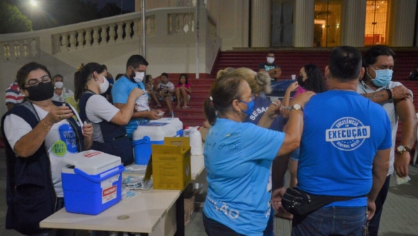 Mais de 800 doses da vacina anticovid foram aplicadas no segundo dia de mutirão